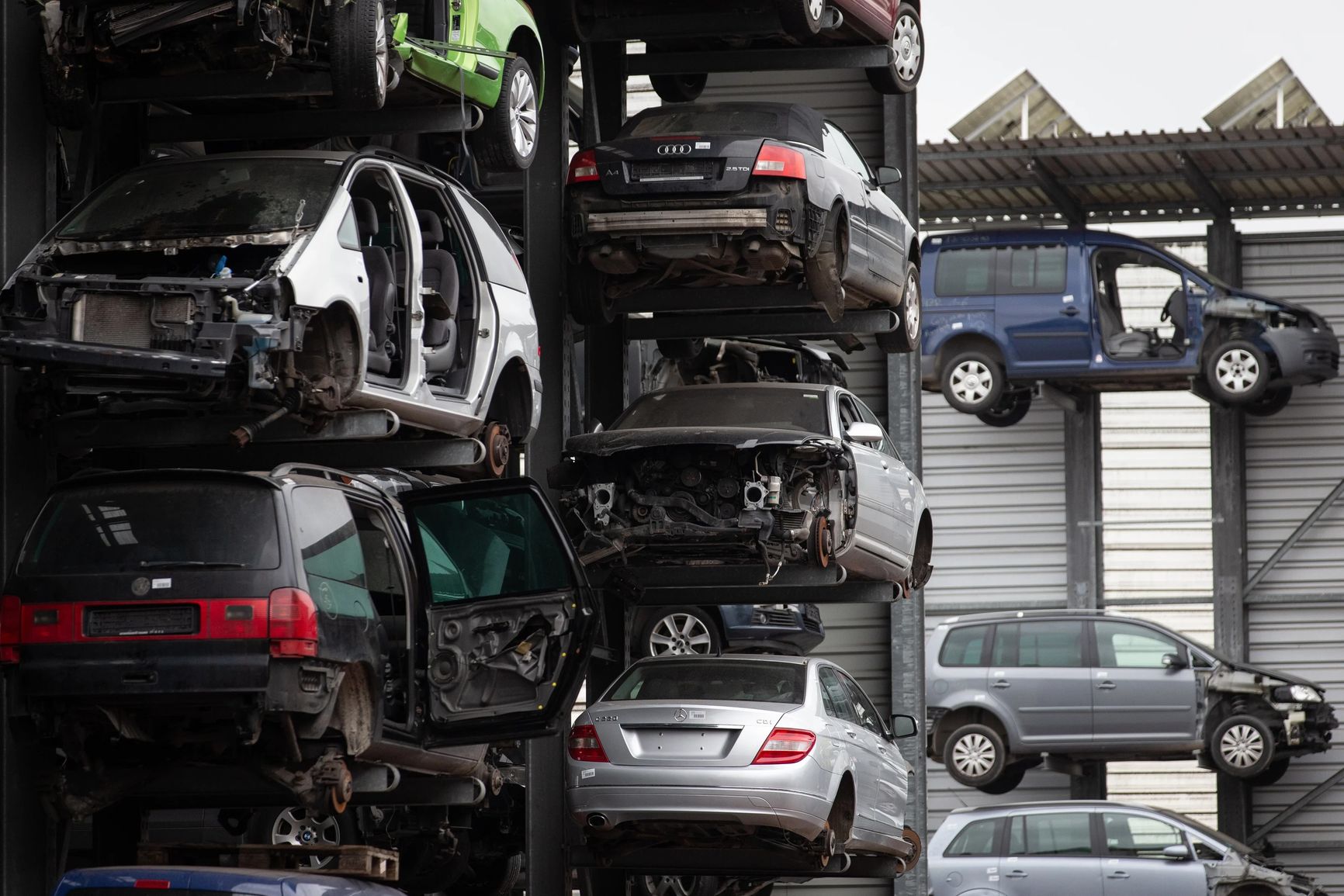 Автомобили перед утилизацией