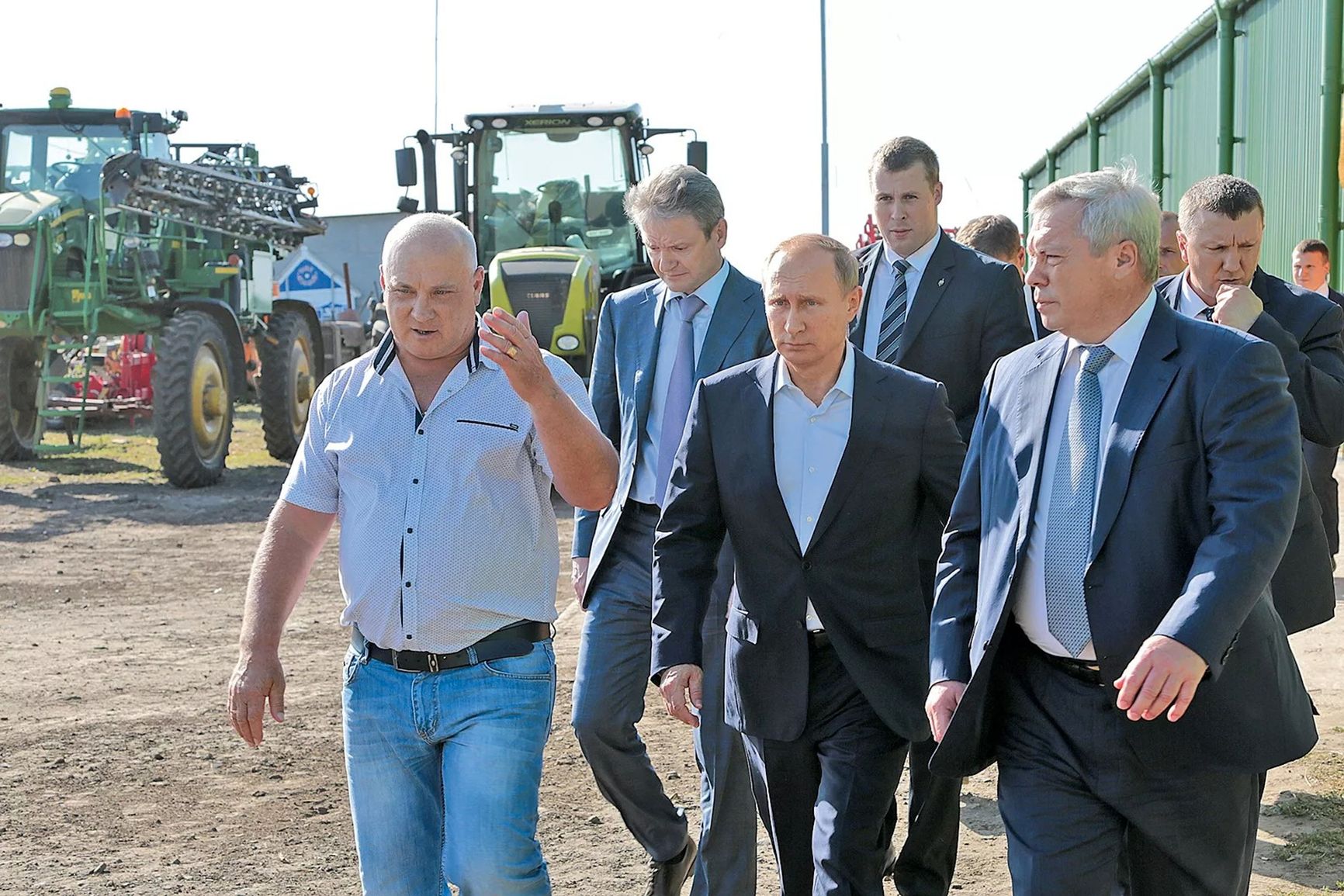 During a visit to the N.N. Yuzefov farm. Nikolai Yuzefov on the left, September 24, 2015