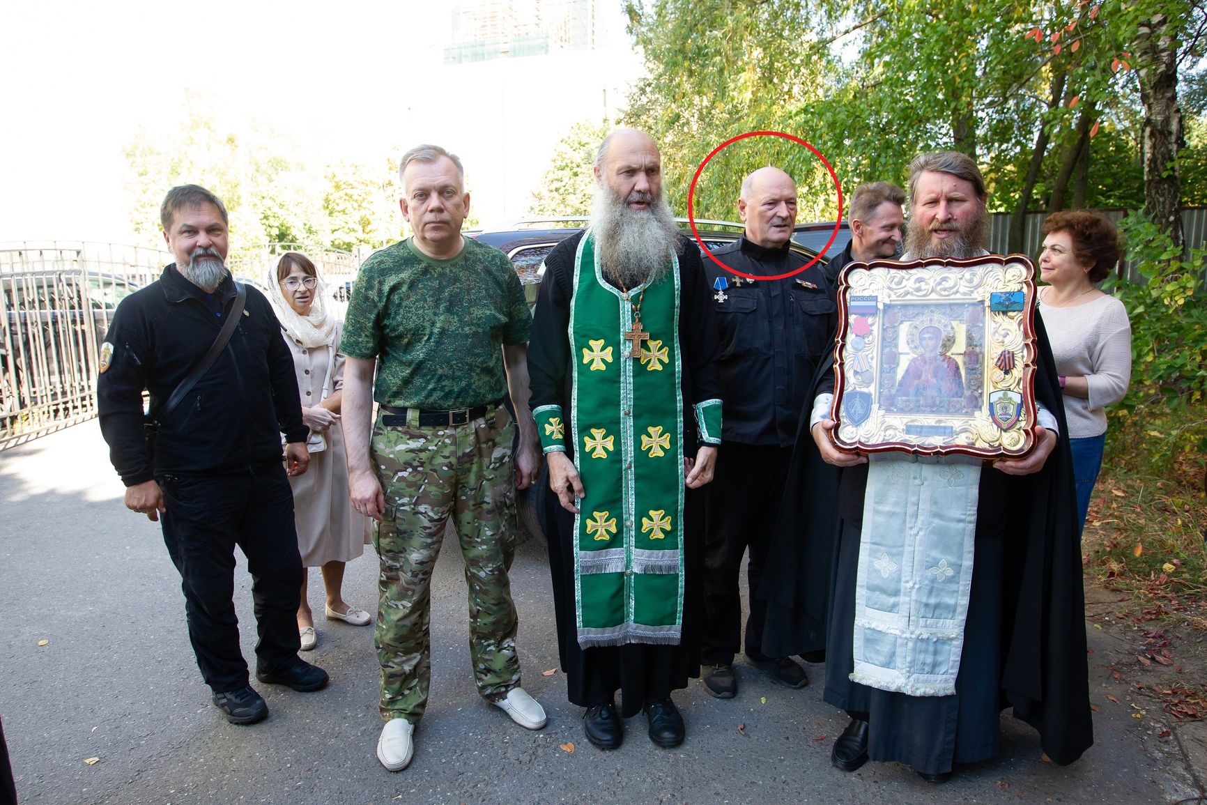 Ветеран КГБ Сергей Поляков (второй справа)